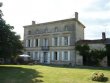 Domaine-noble-au-milieu-des-vignes-en-Gironde