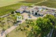 Impressionnante-propriete-de-65-ha--Vignoble-en-AOC-Haut-Medoc--Oenotourisme