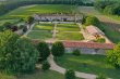 Cognac-Logis-du-XVIIeme-siecle-entouree-de-son-vignoble-et-de-ses-terres